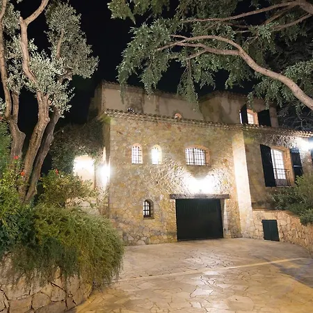 Vuyani Antibes